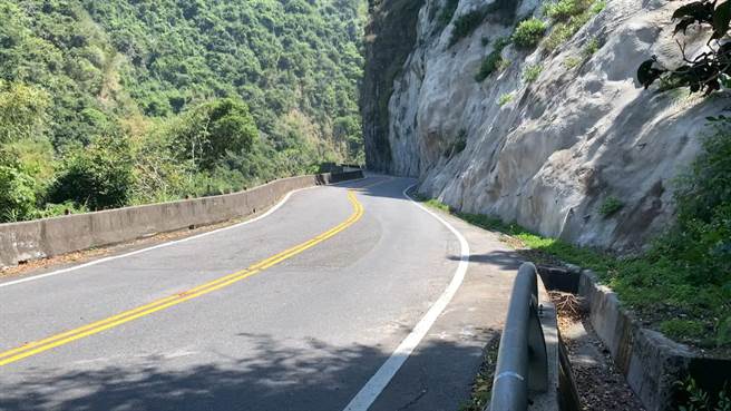 台23線泰源幽谷段地質敏感，長年零星落石不斷，公路總局編列4.93億元施做「泰源隧道」，預計114年底完工通車。（蕭嘉蕙攝）