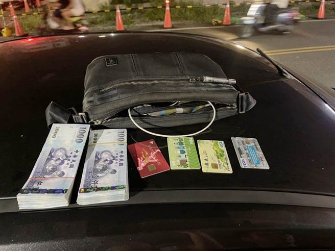 嘉義縣民雄分局日前逮到3名車友，當場查獲贓款33萬5100元。（民雄分局提供／呂妍庭嘉義傳真）