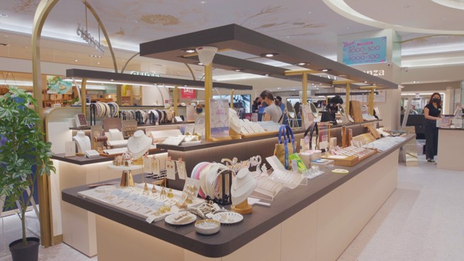 Vacanza Accessory耳环、戒指到项炼的设计，从青春、知性到稳重，任何风格皆可驾驭。(图/中时新闻网摄)