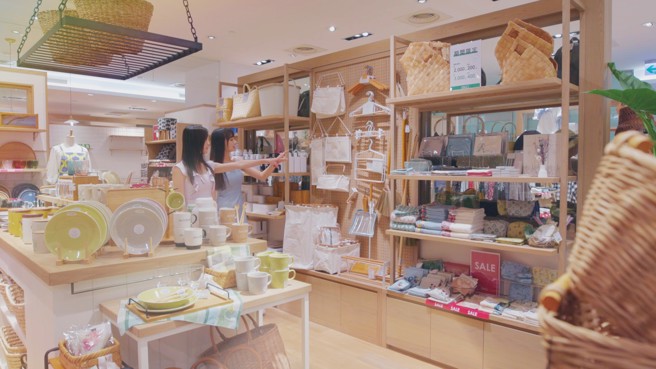 板桥大远百内的studio CLIP，是板桥区的独家，它们的品牌价值是「刚刚好的生活」。(图/中时新闻网摄)