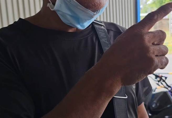 桃园市11日有7名学生到小乌来宇内溪戏水酿3死意外，其中溺毙的苏姓国中生父亲表示，家中有3女1男，死者是他最小的独子。(赖佑维摄)