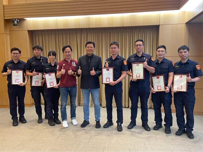 新北市警局7名官警獲表揚。（新北市警察局提供）