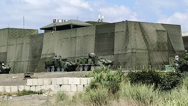 漢光實兵反登陸作戰，挖仔尾灘頭上午預演，場景超擬真。(讀者提供)