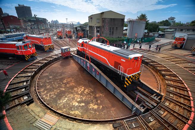 参山国家风景区管理处辖区20条观巴游程，除买1送1外，加码抽奖送喔熊行李箱，图为彰化扇形车站。（参山国家风景区管理处提供）