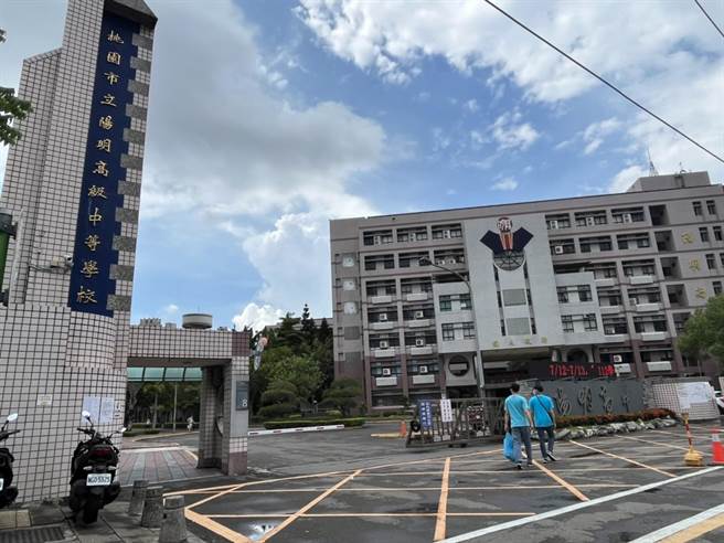 大学入学考试中心112学年度分科测验今天登场，桃园市阳明高中为考场之一。（陈梦茹摄）