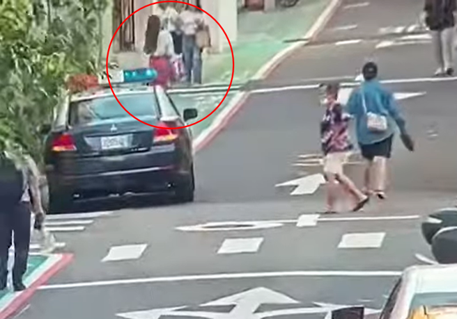 搭警车画面曝光！林襄东区逛街「被跟拍」，男粉丝急报警。(翻摄画面)