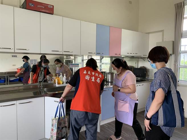 嘉义市卫生局人员突击检查全市公私托育机构。（嘉义市政府提供／廖素慧嘉市传真）