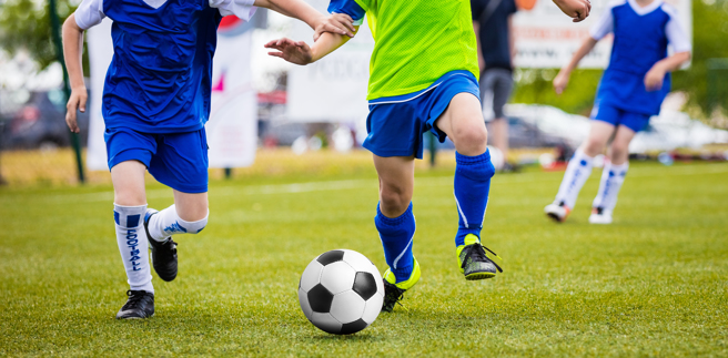 美国南卡罗来纳州日前传出一名10岁男童，因为在1小时内狂喝6瓶水，超出身体负荷而发生「水中毒」。（示意图／Shutterstock）