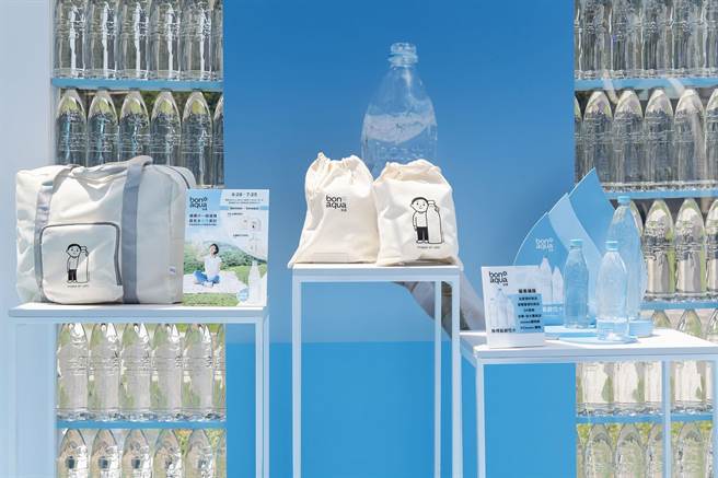 「bonaqua 怡漾」攜手日本人氣插畫家NORITAKE推「作伙永續收納包」及「永續綠行拉桿包」，限時抽獎帶回家。（可口可樂公司提供／朱世凱台北傳真）