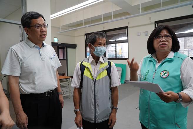 嘉義市立法委員王美惠今天會勘嘉義高商的設施整修需求。（王美惠提供／廖素慧嘉市傳真）