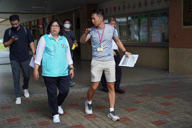 嘉義市立法委員王美惠今天會勘嘉義華商的設施整修需求。（王美惠提供／廖素慧嘉市傳真）