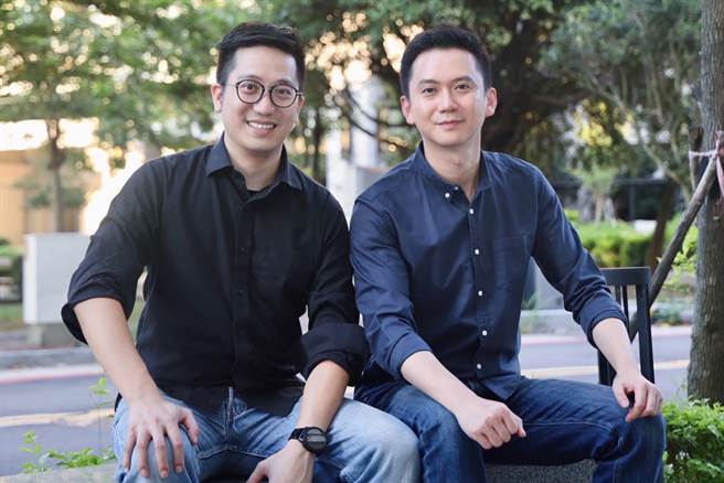 新竹縣立委第2選區民進黨提名曾聖凱（左），縣黨部主委鄭朝方（右）認曾可打破過去傳統政治的窠臼，注入新能量。（民進黨新竹縣黨部提供／羅浚濱新竹傳真）