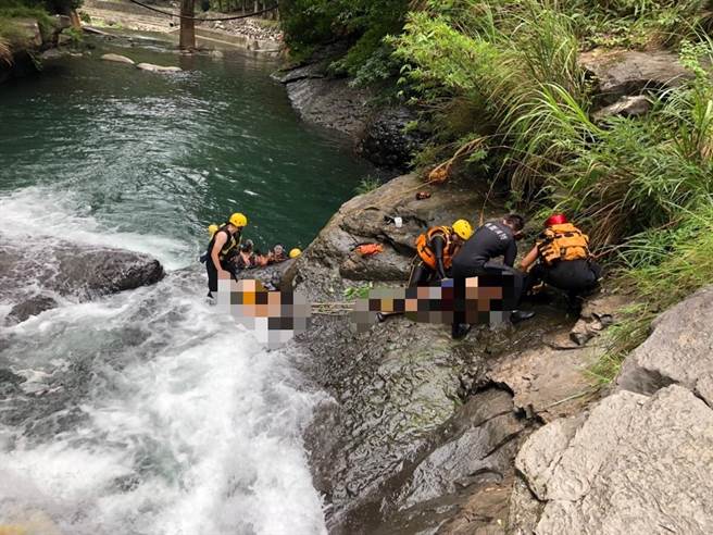 有關桃園市復興區宇內溪上游深潭11日發生不幸溺水意外，副市長王明鉅表示，市府每年皆定期召開2次跨局處水域安全協調會議。（消防局提供）