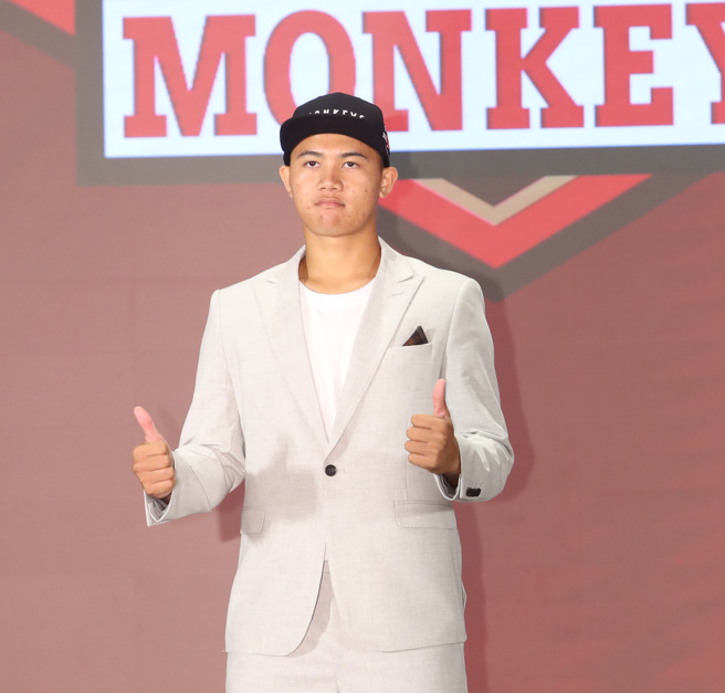 林华伟去年被富邦悍将在12轮选中，后来决定放弃签约到大学磨练1年，今年再次投入中职选秀被乐天桃猿在第二轮选中。（郑任南摄）