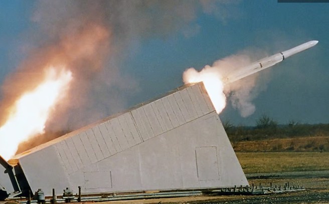 BAE研发NGELS斜向飞弹发射器，安装先进海麻雀飞弹，这是军舰的防御系统。(图/BAE System) 