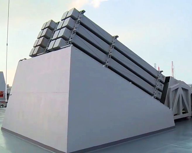 玉山船坞运输舰上的天剑2型防空飞弹，安装在斜向发射台上，与NGELS的设计方向是相同的。(图 www.mdc.idv.tw)