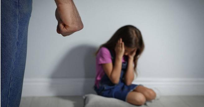 許多家長過度擔心孩子會變壞，又急又氣之下就會採取小時候從長輩那裡學來的那一套暴力模式。（示意圖／123RF）