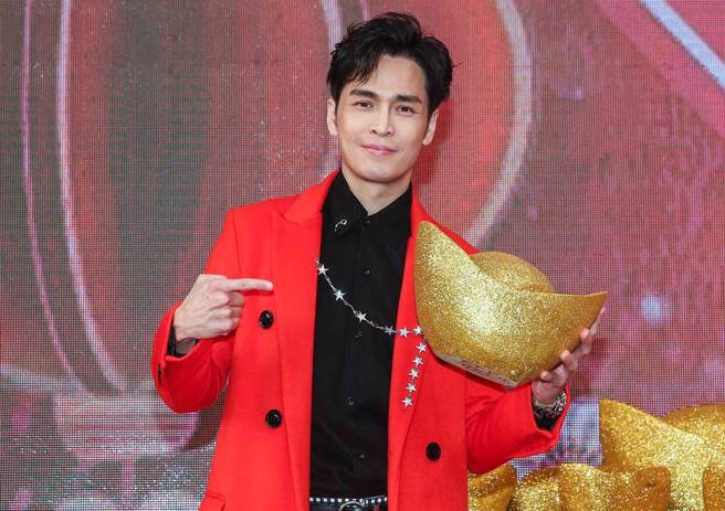  GINO日前違停紅線與人行道，自行去警局檢舉自己。(圖/中時資料照)