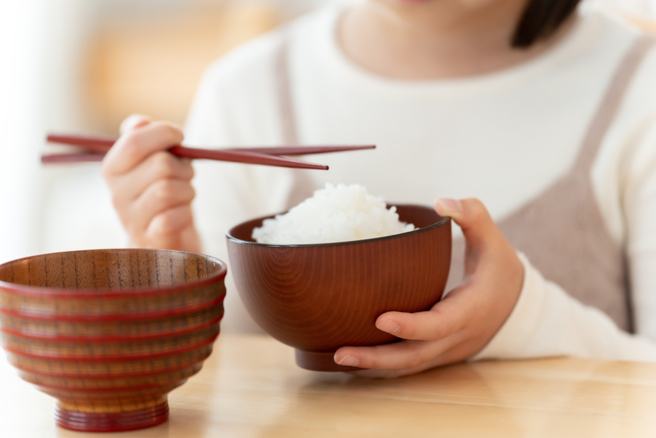 「白饭之乱」的消息被转发到微博上，引起陆网讨论。（图／shutterstock）