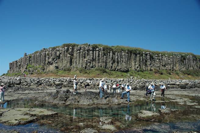澎湖县桶盘屿的柱状玄武岩。（澎管处提供／许逸民澎湖传真）