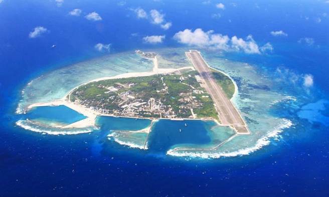 南海仲裁裁決7週年，美國呼籲北京停止在南海騷擾別國船隻。圖為永興島2013年的空拍照。（新華社資料照片）