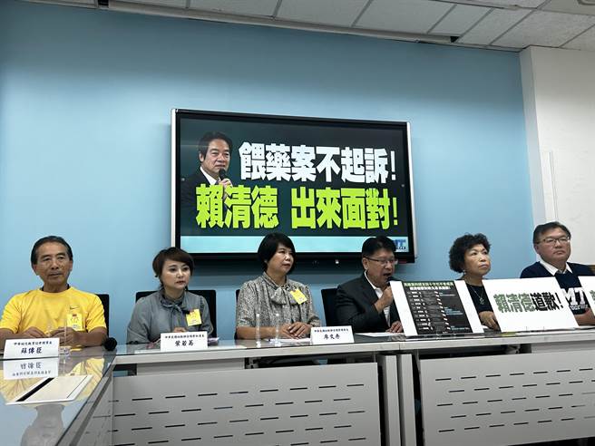 立院國民黨團13日舉行記者會，並找來幼保業界的意見領袖，集體要求民進黨總統參選人賴清德以及綠營道歉。（陳薏云攝）