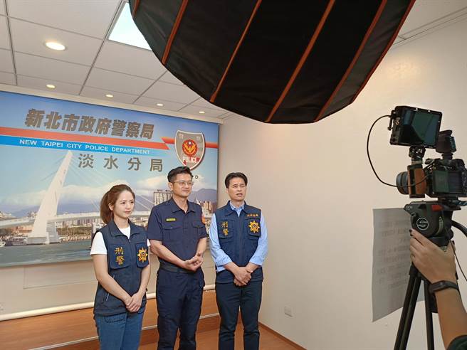 八点檔「加油喜事」连续剧演员李兴文、臧芮轩与淡水分局长陈保绪一起拍摄反诈骗宣导短片。（警方提供）