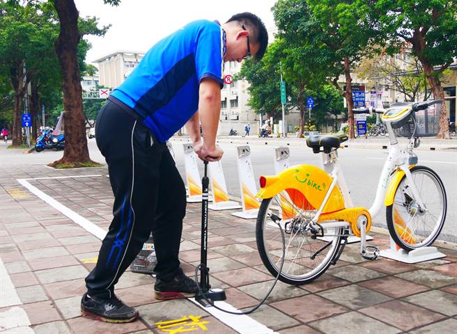 微笑单车公司结合里长体系，招募热心里民小帮手，作为兼职调度人员及环卫人员，时薪分别为185和180元。（微笑单车公司提供／刘彦宜台北传真）