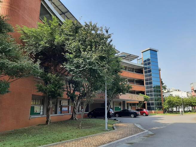 南亞技術學院自主撤回調漲學雜費。（校方提供／呂筱蟬桃園傳真）