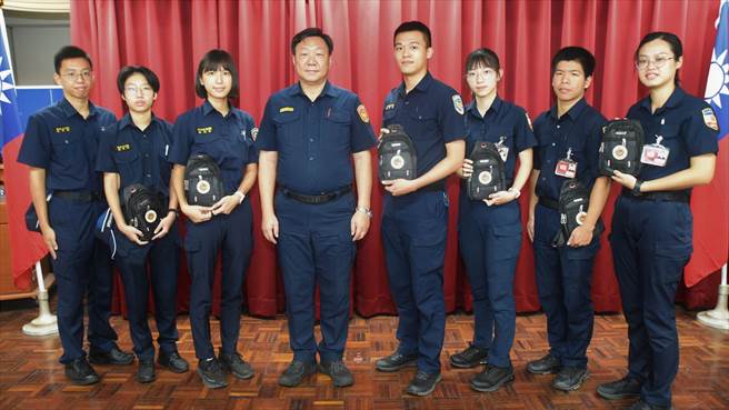 台中警三分局舉辦「112年暑期實習生期中座談會」，在會中聽取實習生們的意見與建議，建立警察工作的正確觀念。（台中市第三分局提供／馮惠宜台中傳真）