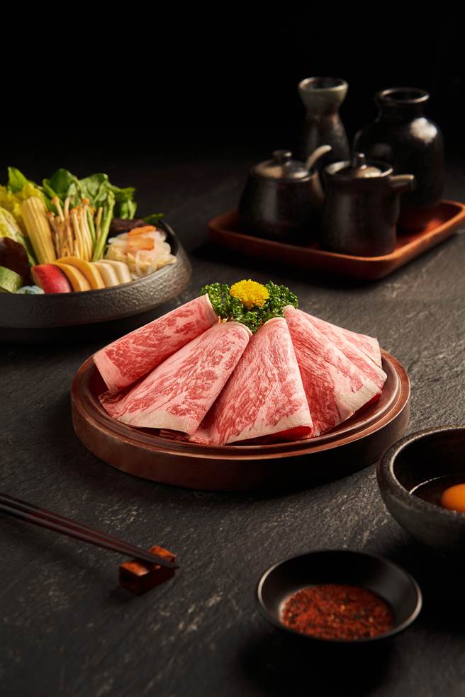 Extension 1 by 橘色「澳洲和牛纽约客寿喜烧套餐」，1780元。（橘色餐饮集团提供／朱世凯台北传真）