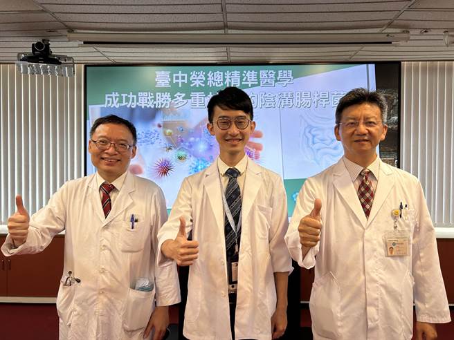 台中荣总感染科团队发表阴沟肠杆菌在全世界抗药基因分布论文，获「国际抗菌剂杂志」刊登。（冯惠宜摄）