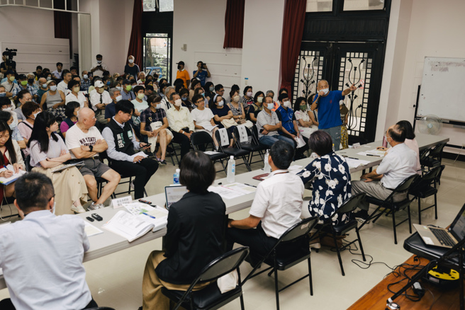 AIT扩建座谈会时遭到地方里民普遍反对，认为不能平白无故把内湖的用地交给外国人。（中时资料照／郭吉铨摄）