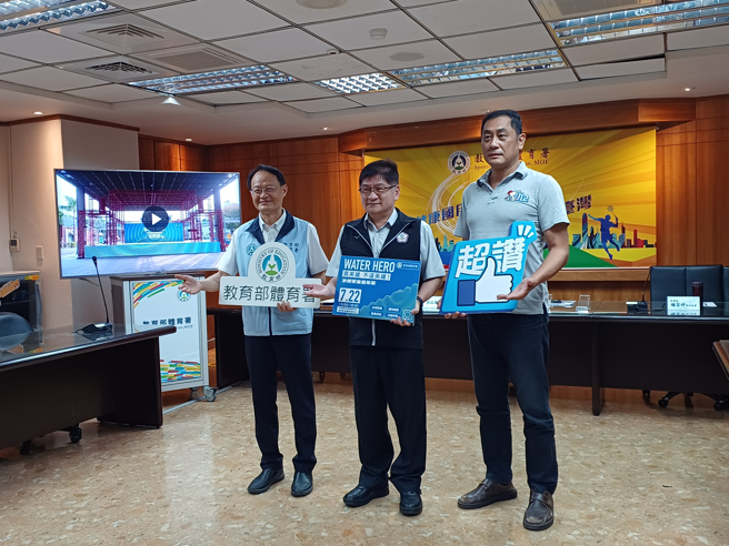 教育部体育署推广水域安全观念，举办嘉年华活动吸引学生参与。（陈筱琳摄）