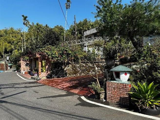 嘉縣梅山鄉大南社區利用古亭畚轉化為信箱，並傳遞文化。（嘉義縣政府提供／廖素慧嘉縣傳真）