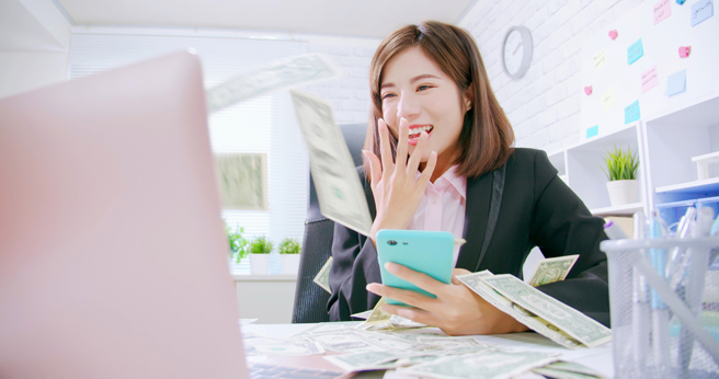 生肖属牛、兔、猪的人7月中旬贵人运爆棚，连带事业和财运也逐渐高涨。（示意图／达志影像）