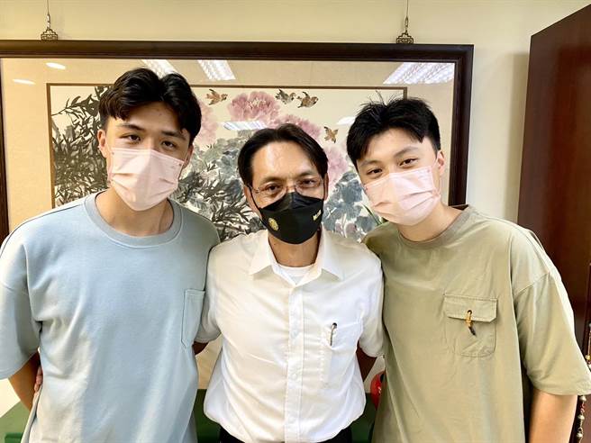 调查局台东县调查站司机许世光父子3人（调查局提供）