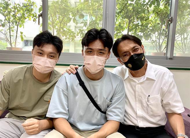 调查局台东县调查站司机许世光父子3人（调查局提供）