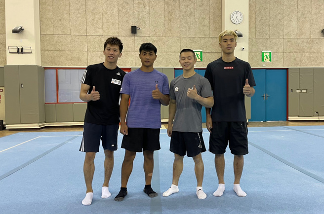 杭州亚运中华男子体操队成员，左起为李智凯、黄彦章、林冠仪、叶政。（毛琬婷摄）