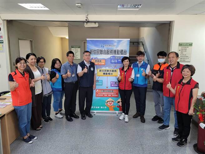 新住民联合服务行动柜台整合社会及劳动处、教育处、民政处、警察局及卫生局等5个局处，并与移民署合作，提供新住民便捷服务。（杨静茹摄）