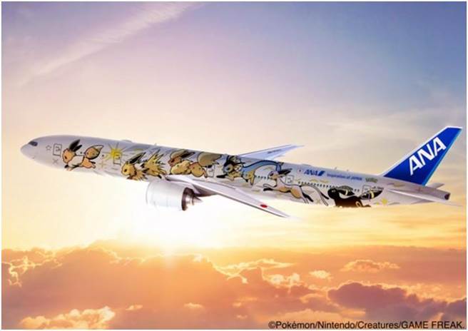 全日本空输（ANA）推出特别涂装波音777-300ER「伊布彩绘机 NH」，该机预计将于今年8月31日起投入营运。（ANA提供／陈佑诚台北传真）