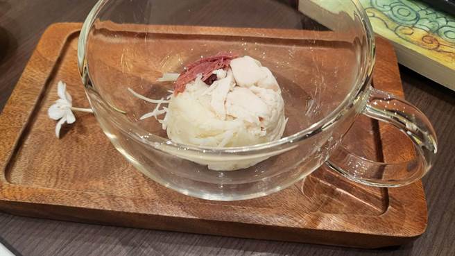 作家蔣勳十分懷念林文月的扣三絲湯。（李欣恬攝）