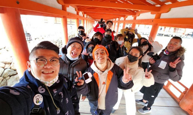 《木曜4超玩》百万团队惊传集体离职。（图／摘自邰智源邰邰IG）
