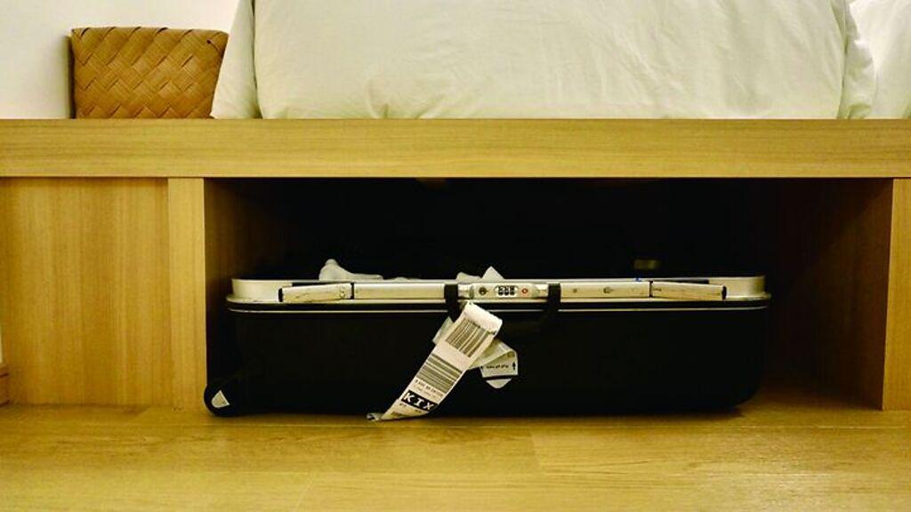 榻榻米床下的挑高空間可以放置行李，解決日本旅店行李箱佔空間的問題。（張偉浩攝）