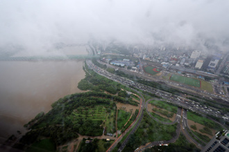 南韓暴雨 首爾逾4000戶停電 憂北韓無預警洩洪