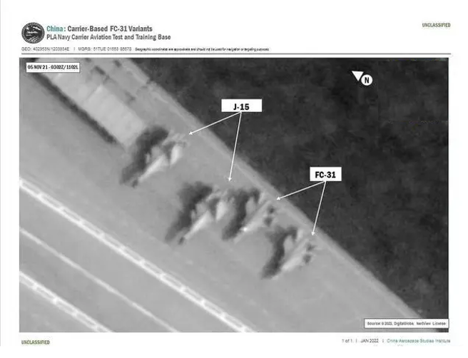 2021年被卫星拍到歼-35与歼-15在兴城基地的照片，当时歼-35的官方名称仍是FC-31。（图／新浪网）