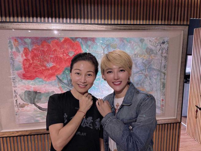 李沛绫一度陷入忧郁，靠着跟方文琳诉苦而发现自己是身体出现状况。（图／取自李沛绫脸书）