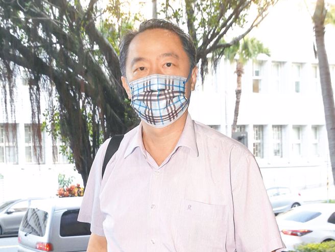 营建署组长张之明与郑天财立委执行长张腾龙遭到羁押禁见。(陈君玮摄)