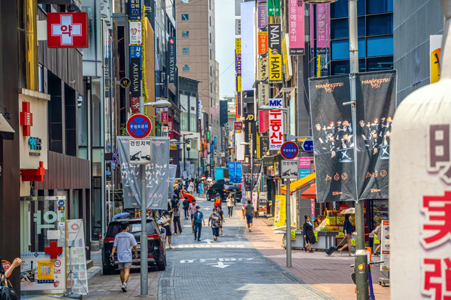 南韩跌出全球前10大经济体。（南韩街景示意图/达志影像/shutterstock）