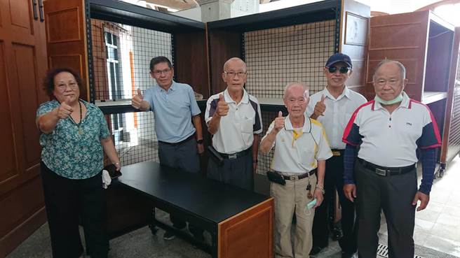 台南市中西区西市场摊商争取尽快回归外廓摆摊，不愿政府设置的立柜遭污名化，以致回归日遥遥无期。（程炳璋摄）